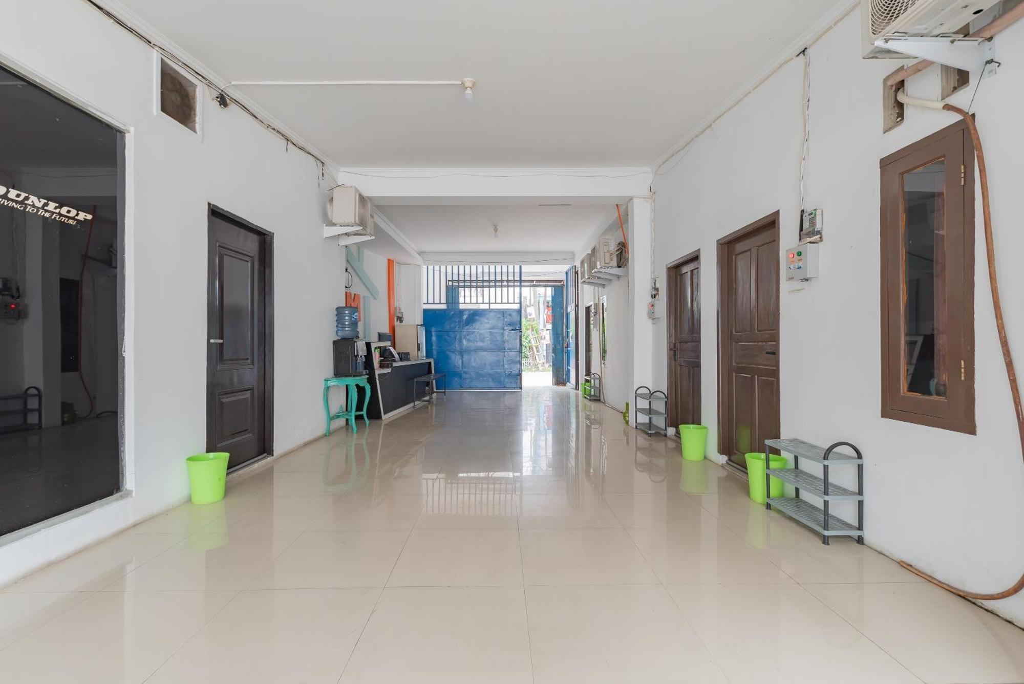 Reddoorz At Jalan Otista Karawang Exterior foto