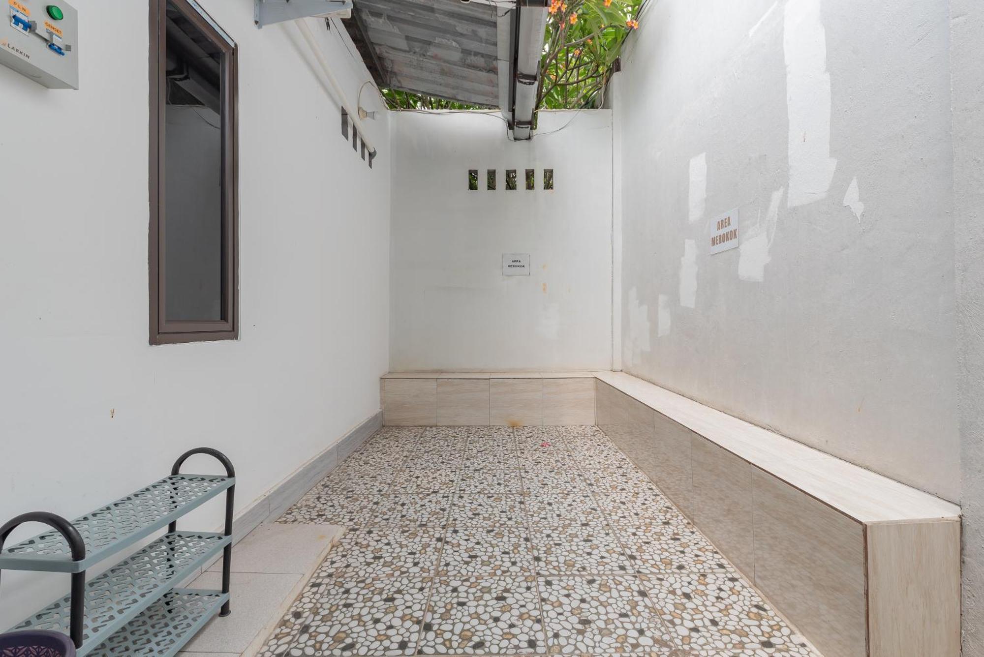 Reddoorz At Jalan Otista Karawang Exterior foto